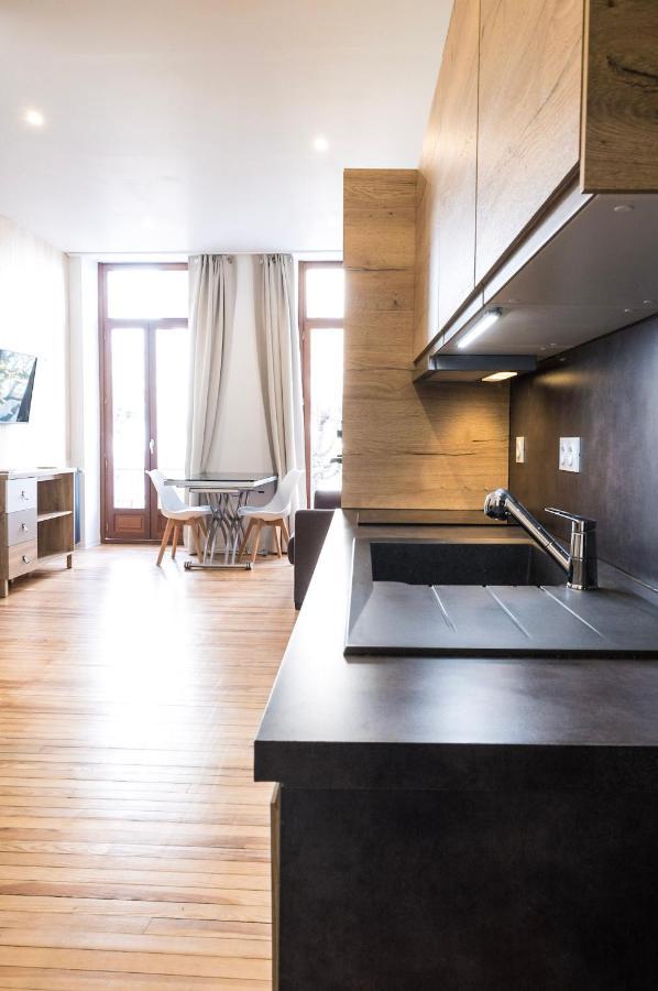 Studio Neuf, Charme De L'Ancien, Avec Balcon - 3 Etoiles, 4 Diamants Apartment Bagneres-de-Bigorre Ngoại thất bức ảnh